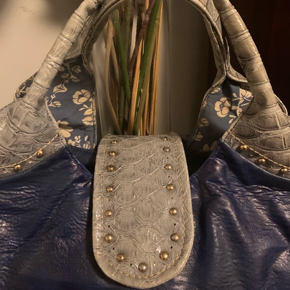 Crocodile Patent Leather - Picture 2 of 11